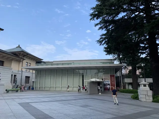 遊就館
