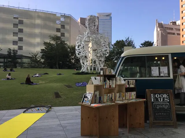 オーバル広場
