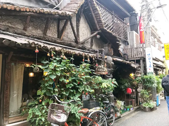さぼうる