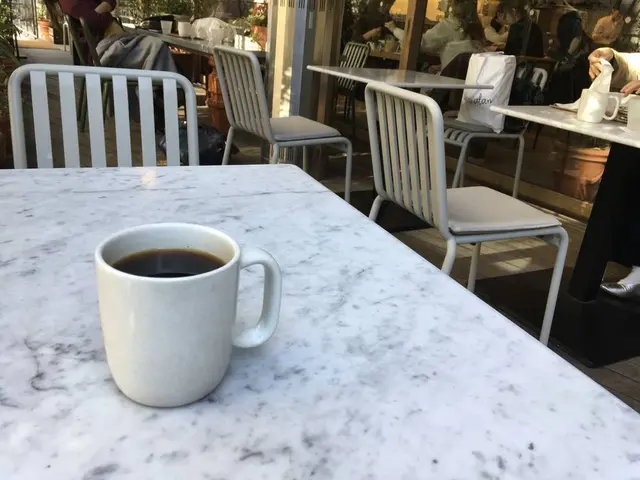 WHITE GLASS COFFEE （ホワイトグラスコーヒー）