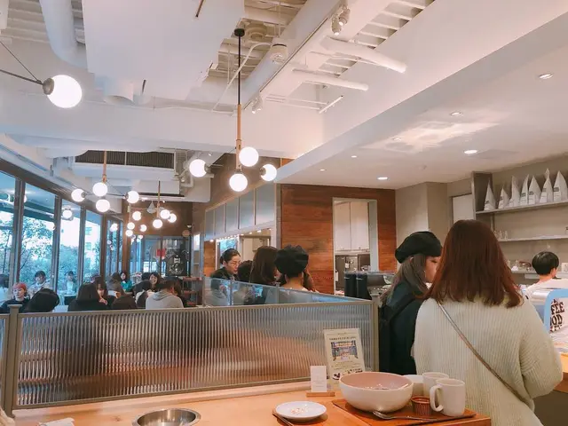 WHITE GLASS COFFEE （ホワイトグラスコーヒー）