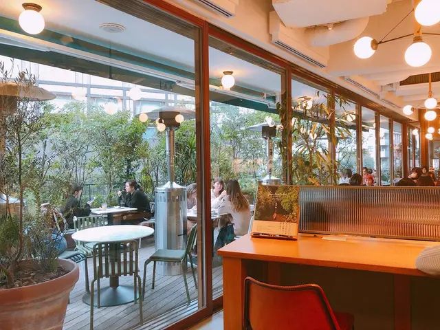 WHITE GLASS COFFEE （ホワイトグラスコーヒー）