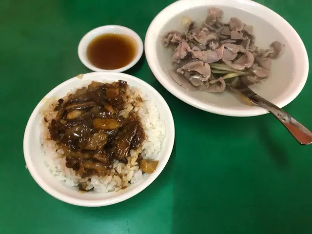 原味魯肉飯 （ユエンウェイルーローファン）