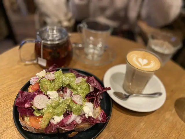 PAUL BASSETT 新宿