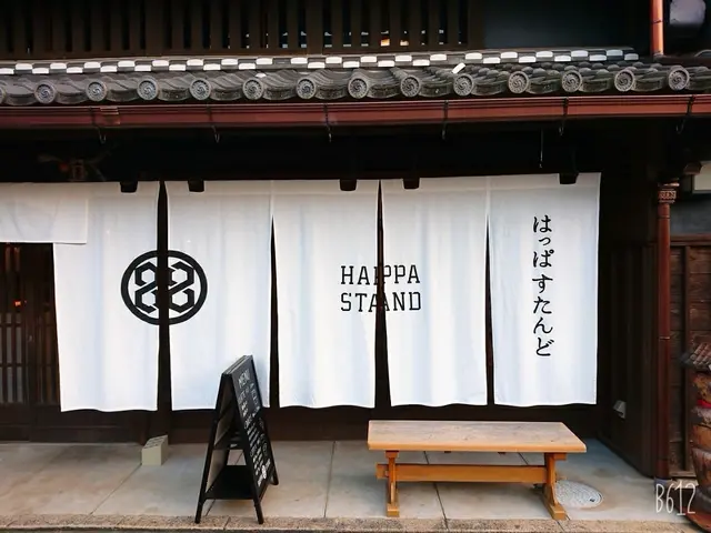 HAPPA STAND