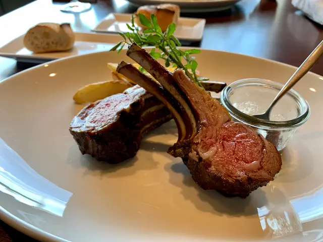 ワカヌイ グリル ダイニング バー東京