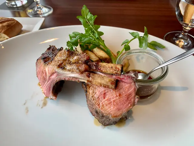 ワカヌイ グリル ダイニング バー東京