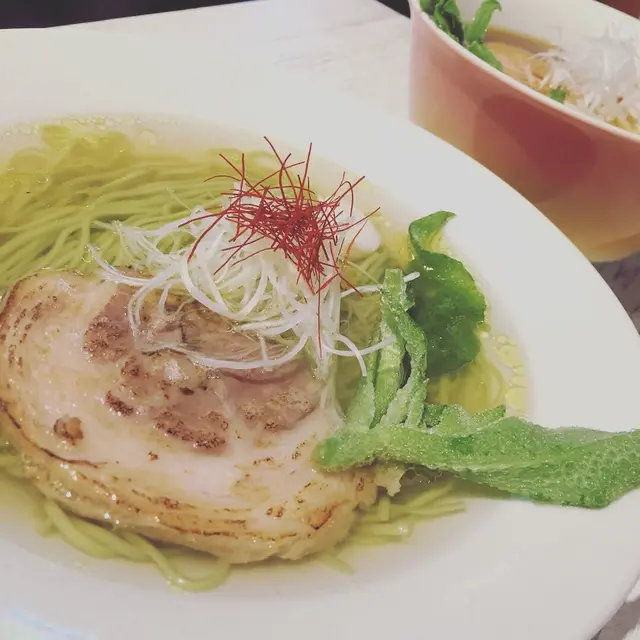 ブンブンブラウカフェウィズビーハイブ