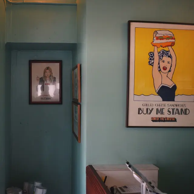 バイ ミー スタンド （BUY ME STAND） 