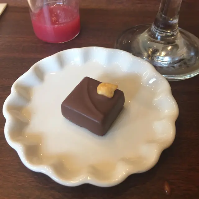 プレスキルショコラトリー 本店 （PRESQUILE chocolaterie） 