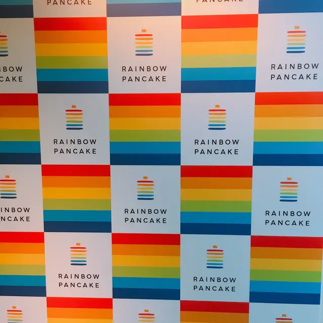 レインボーパンケーキ（RAINBOW PANCAKE）