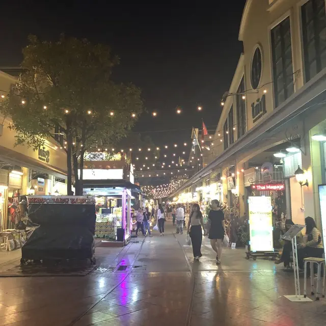 Asiatique The Riverfront