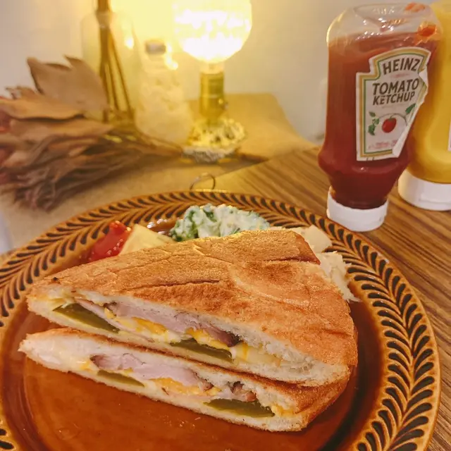 ALWAYS SUNSHINE SANDWICH BAR