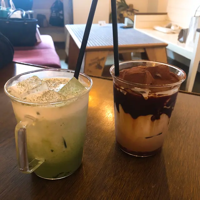 almond hostel & cafe