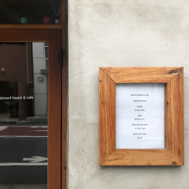 almond hostel & cafe