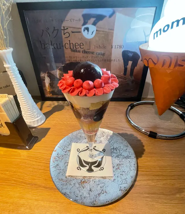 夜パフェ専門店 モモブクロ