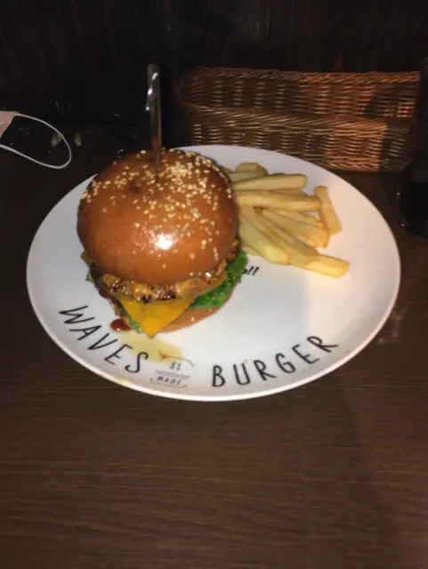 WAVES BURGER 名駅店