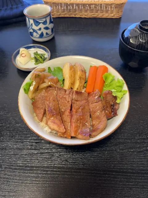 松阪肉 ステーキ 【寶来亭】 / 伊勢うどん しぐれ煮 お土産 【二光堂】/ 伊勢神宮へお参りの際は是非ご利用ください