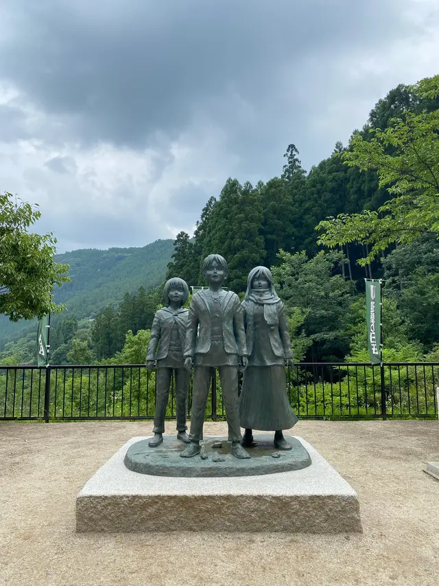 日田 進撃の巨人 大山ダム銅像
