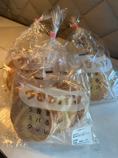 まるい食パン専門店 つるやパン