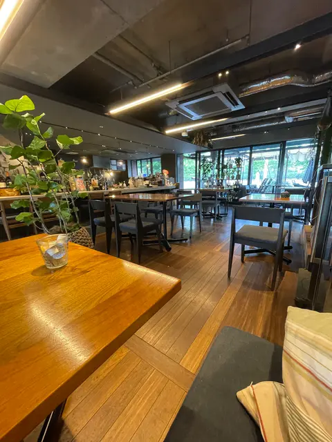 Cafe +8101 (カフェプラスエイトワンオーワン)