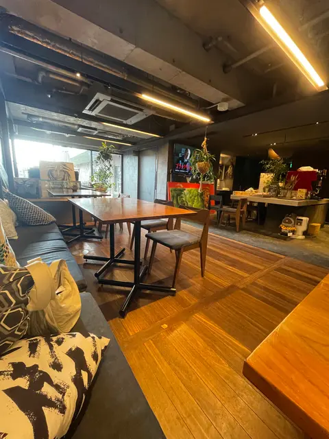 Cafe +8101 (カフェプラスエイトワンオーワン)