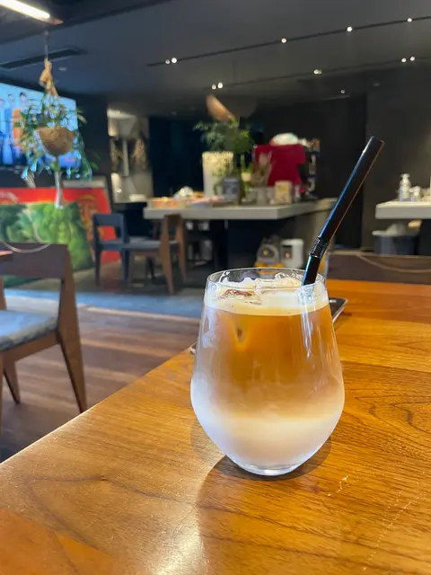 Cafe +8101 (カフェプラスエイトワンオーワン)