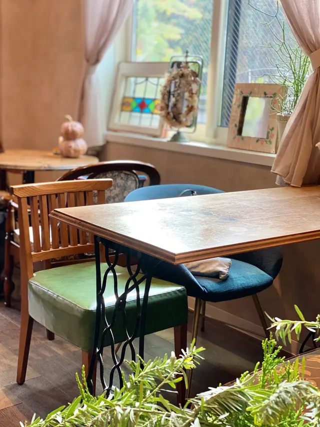 7 Rooms Hotel & Cafe