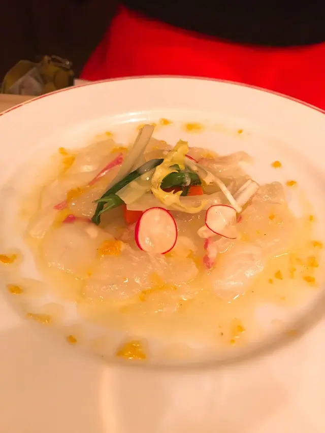 パリのワイン食堂