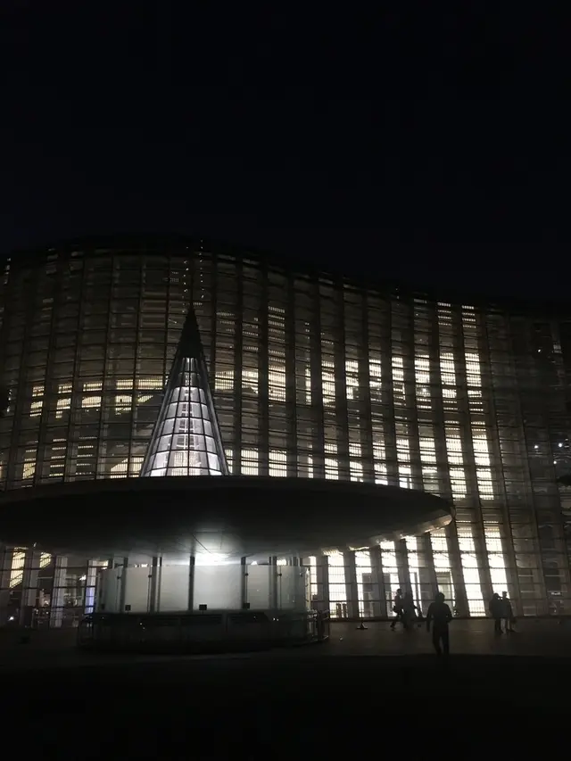 国立新美術館