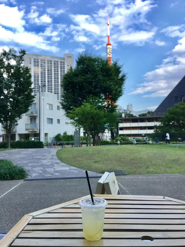 まちの本とサンドイッチ
