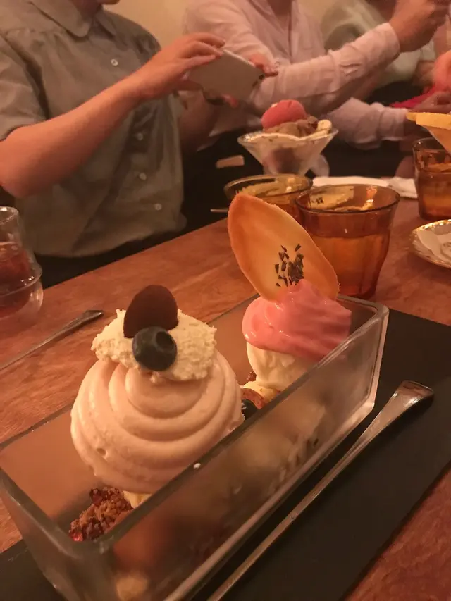 夜パフェ専門店パフェテリア パル