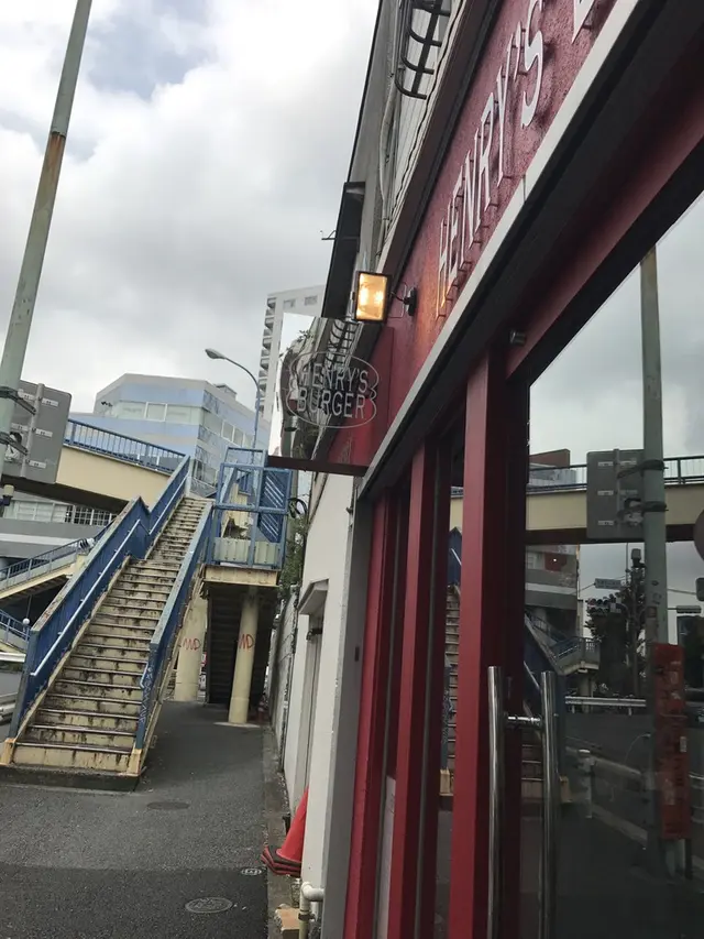 ヘンリーズバーガー（HENRY'S BURGER）