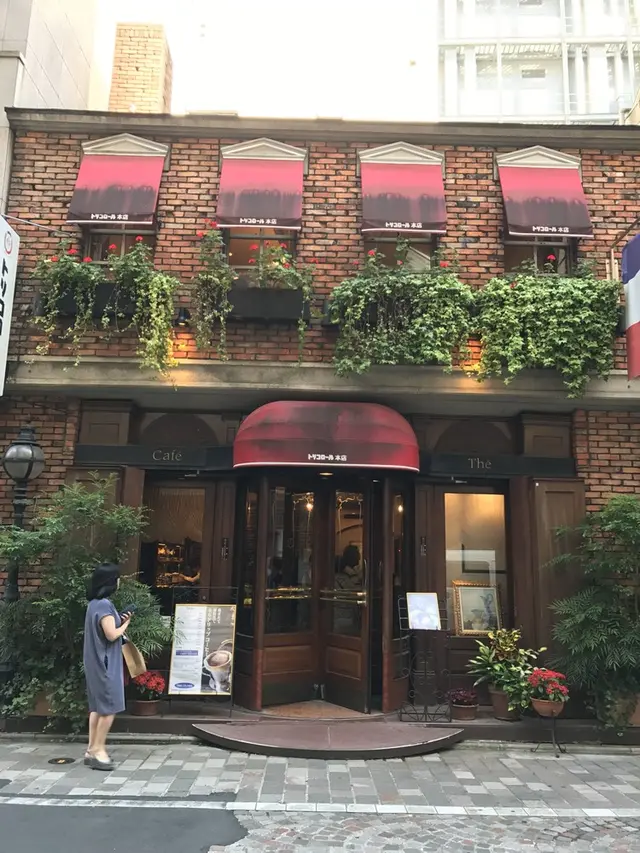 銀座トリコロール 本店