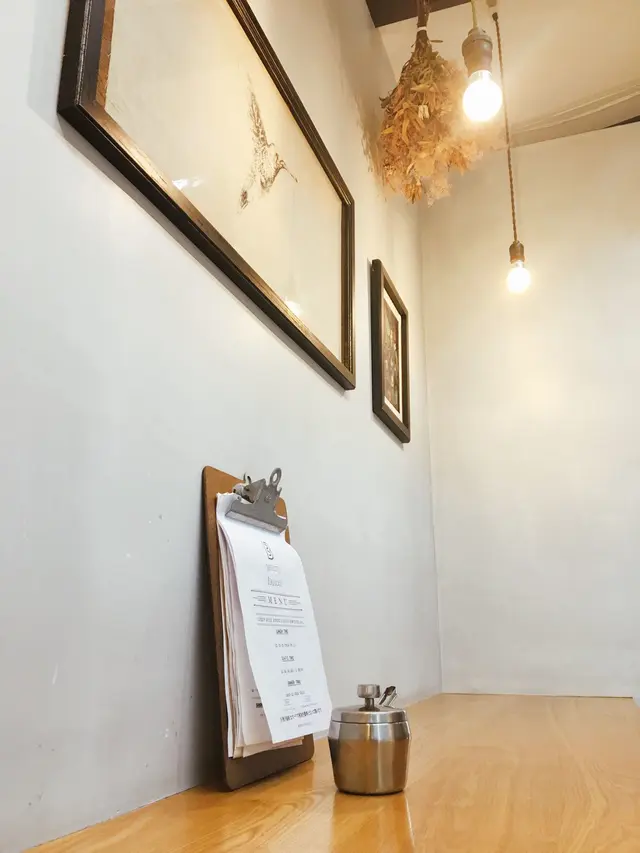 THREE LITTLE BIRDS CAFE