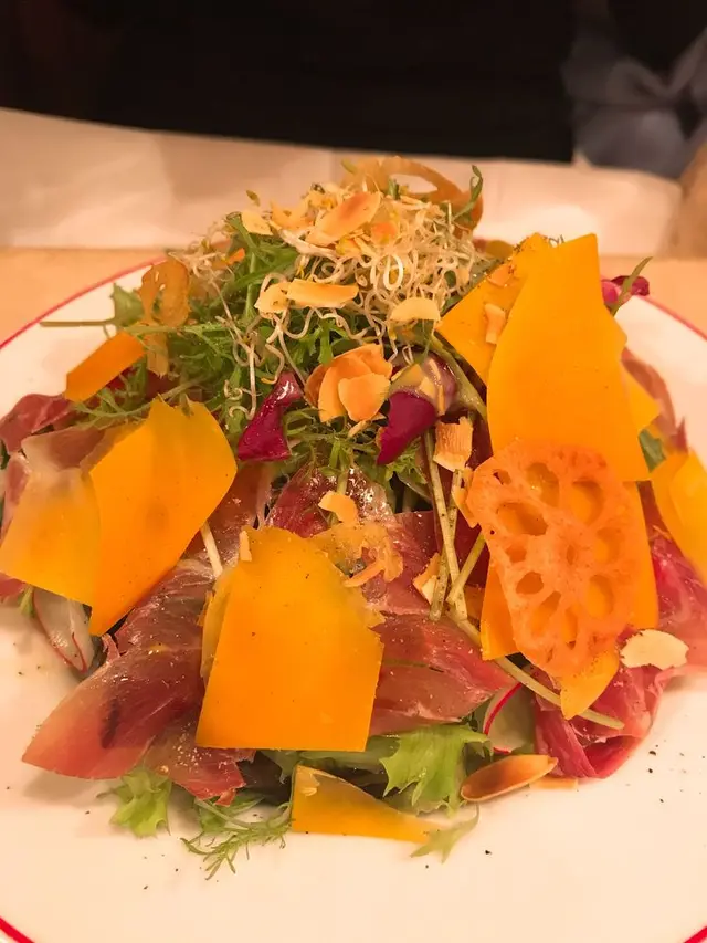 パリのワイン食堂