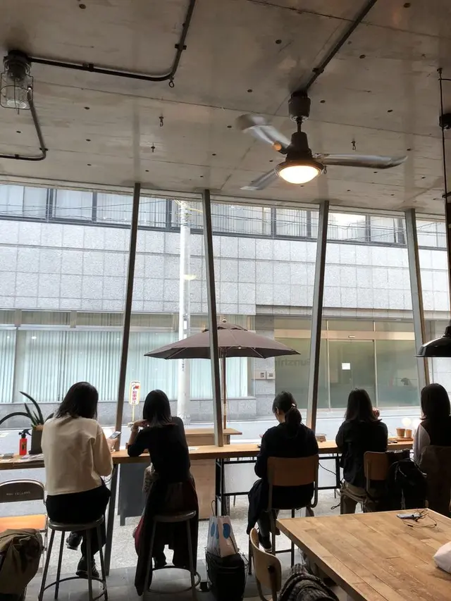 SCHOOL BUS COFFEE STOP KITAHAMA（スクールバスコーヒーストップ）