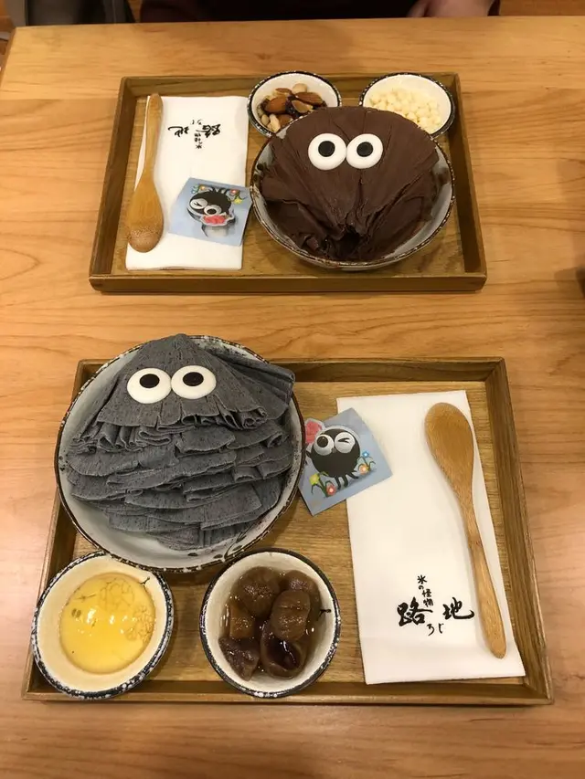 路地 氷の怪物