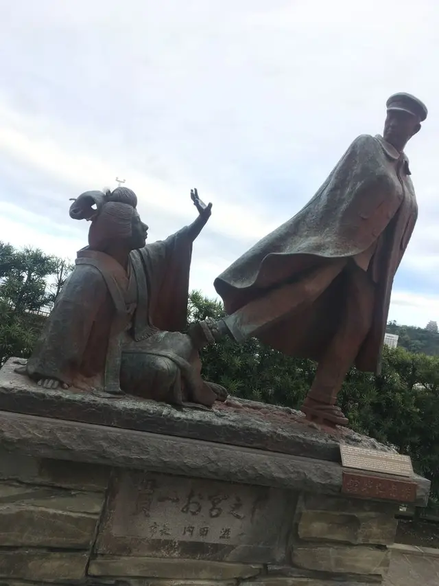 貫一お宮の像（お宮の松）