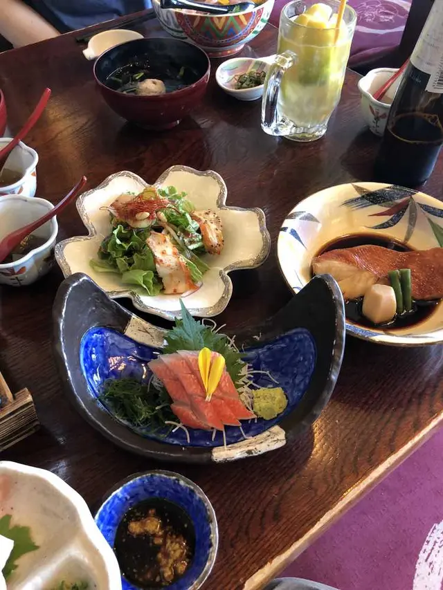 伊豆稲取産金目鯛と源泉かけ流しの宿。旅館はまべ荘