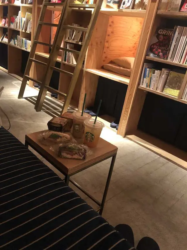 泊まれる本屋 BOOK AND BED TOKYO 池袋店
