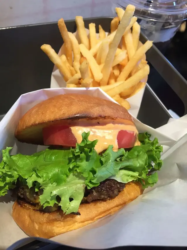 ヘンリーズバーガー（HENRY'S BURGER）