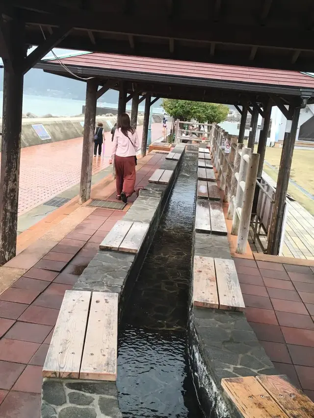 日本一長い足湯ほっとふっと１０５