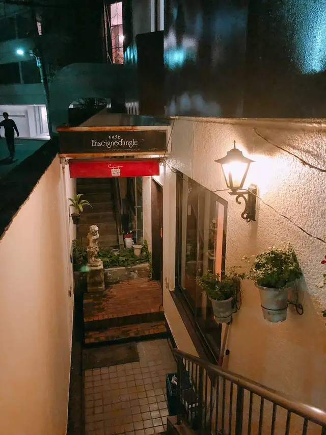 アンセーニュ・ダングル原宿店