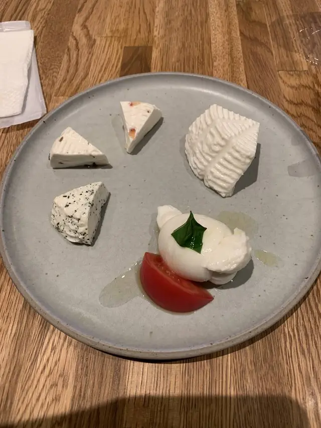 GOOD CHEESE GOOD PIZZA
