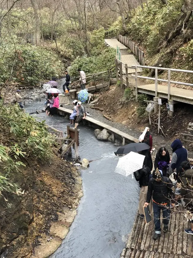 大湯沼川天然足湯