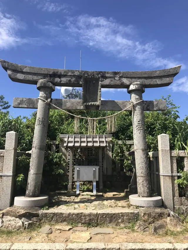 弥彦神社御神廟