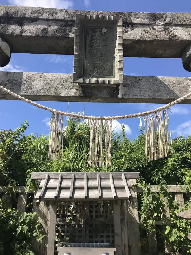 弥彦神社御神廟