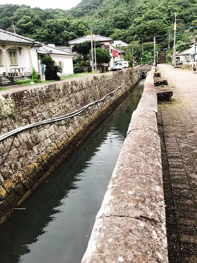 三角西港