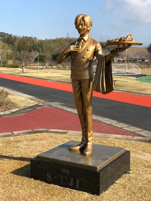 ルフィ像